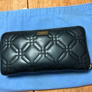 Good condition leather Kate spade wallet. Front pocket. Very functional.
